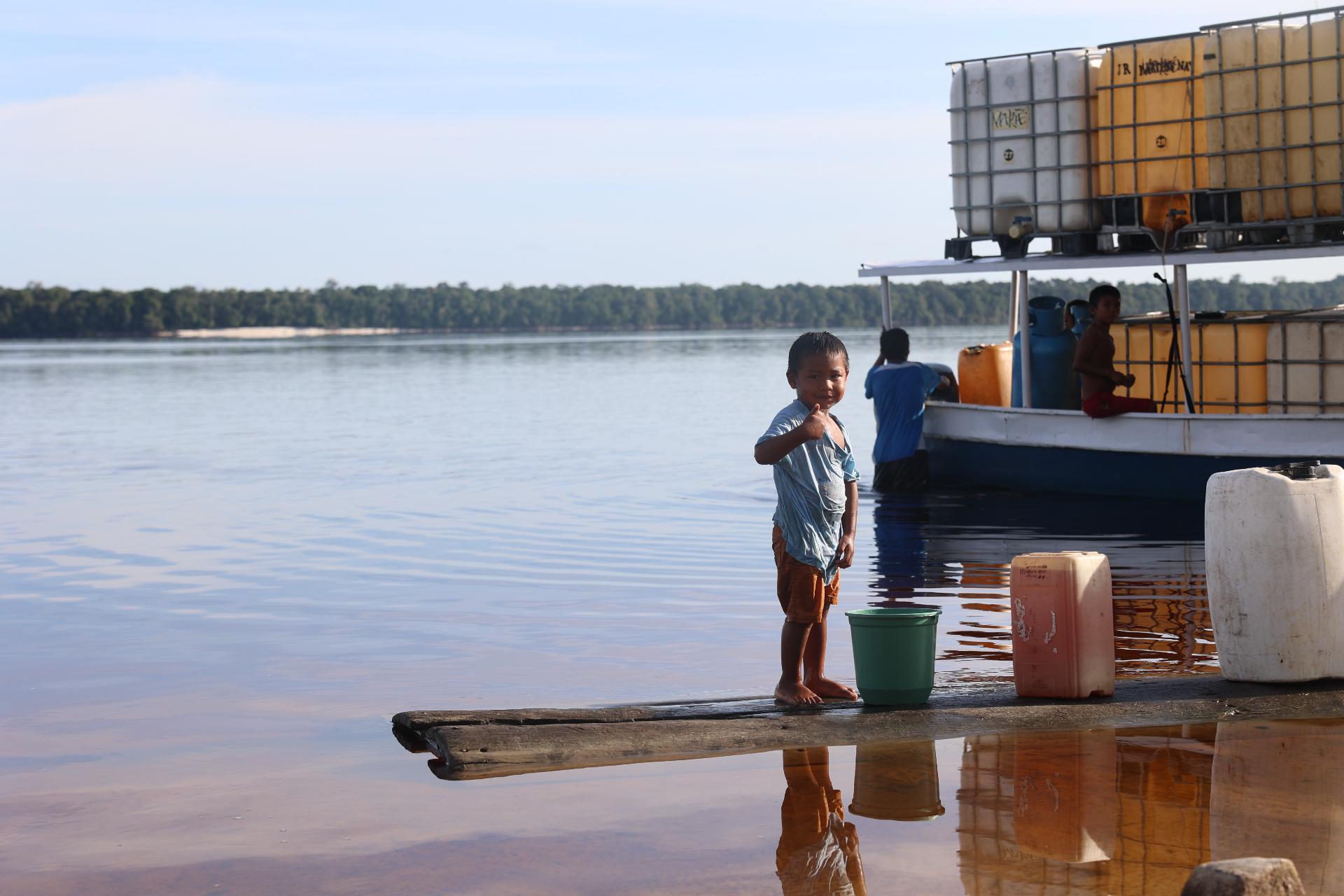 Riverside resupply point in a remote Darién community